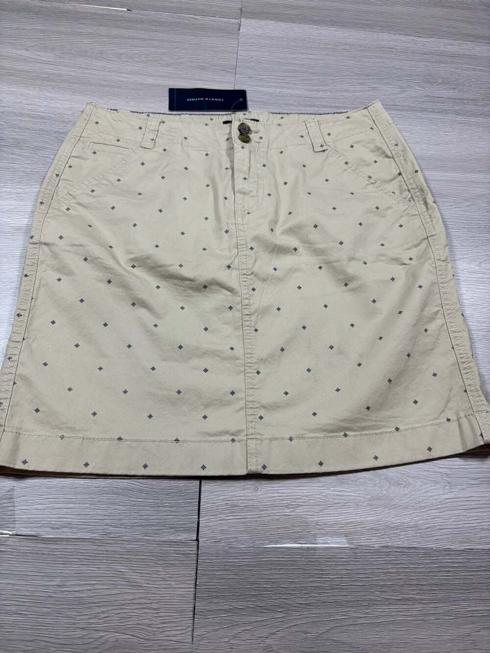 Tommy Hilfiger Chino Skirt Size 4 Beige Diamond Print